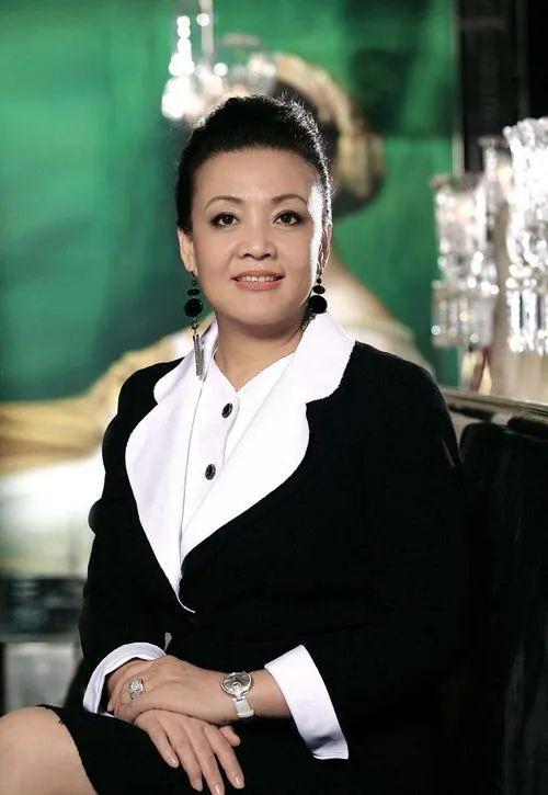 最新爆料张兰简介图片,揭秘商业女强人的传奇人生  第3张 最新爆料张兰简介图片,揭秘商业女强人的传奇人生  第3张