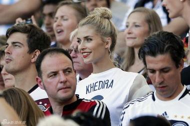 阿根廷球员太太团爆料视频,揭秘足坛背后的故事  第2张 阿根廷球员太太团爆料视频,揭秘足坛背后的故事  第2张